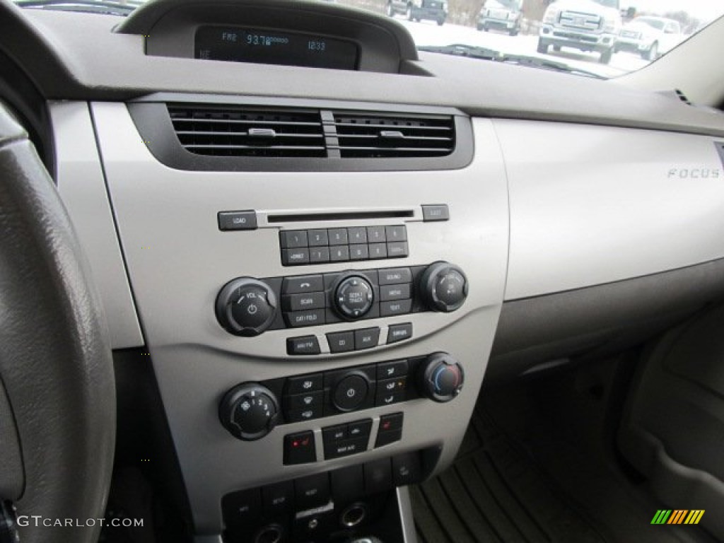 2009 Ford Focus SEL Sedan Controls Photo #59093357