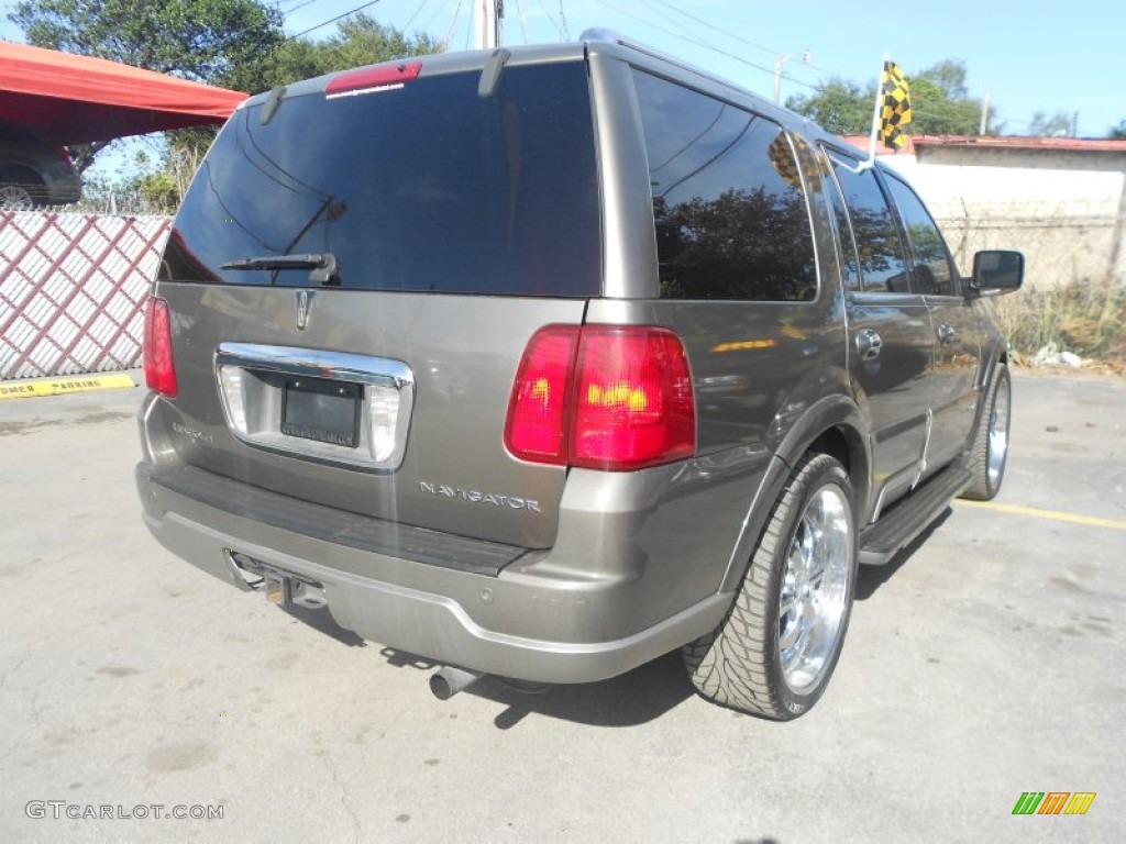 2003 Navigator Luxury - Mineral Grey Metallic / Black photo #8