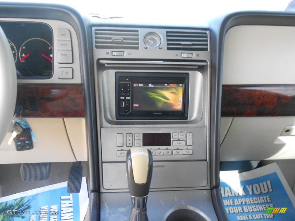 2003 Navigator Luxury - Mineral Grey Metallic / Black photo #16