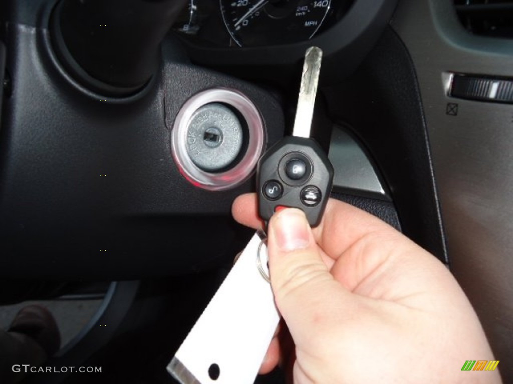 2012 Subaru Outback 2.5i Premium Keys Photos