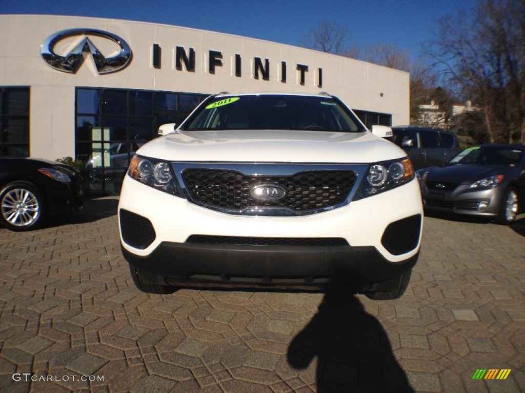 2011 Sorento LX V6 AWD - Snow White Pearl / Beige photo #3