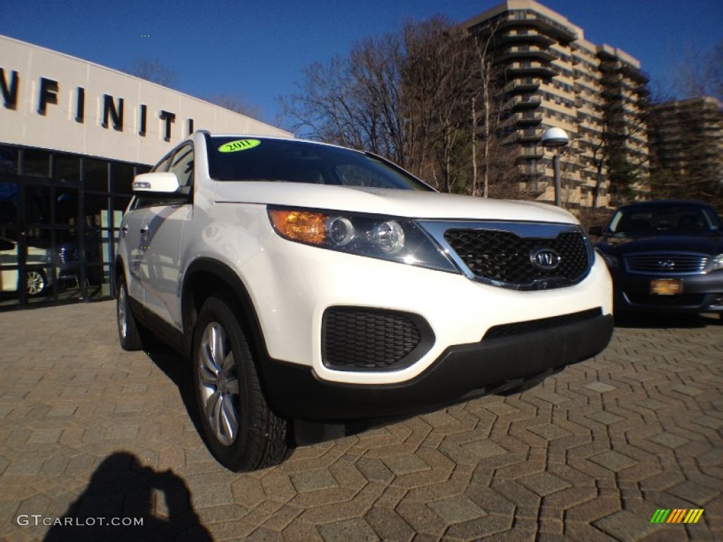 2011 Sorento LX V6 AWD - Snow White Pearl / Beige photo #5