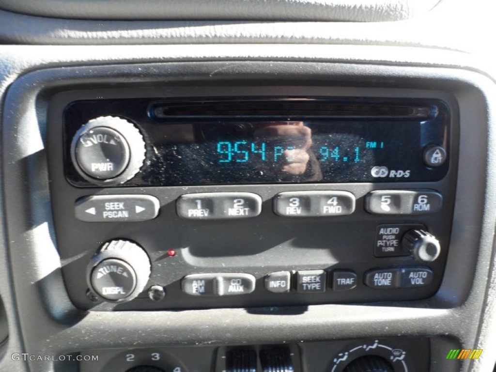 2003 Chevrolet TrailBlazer LS Audio System Photo #59108396