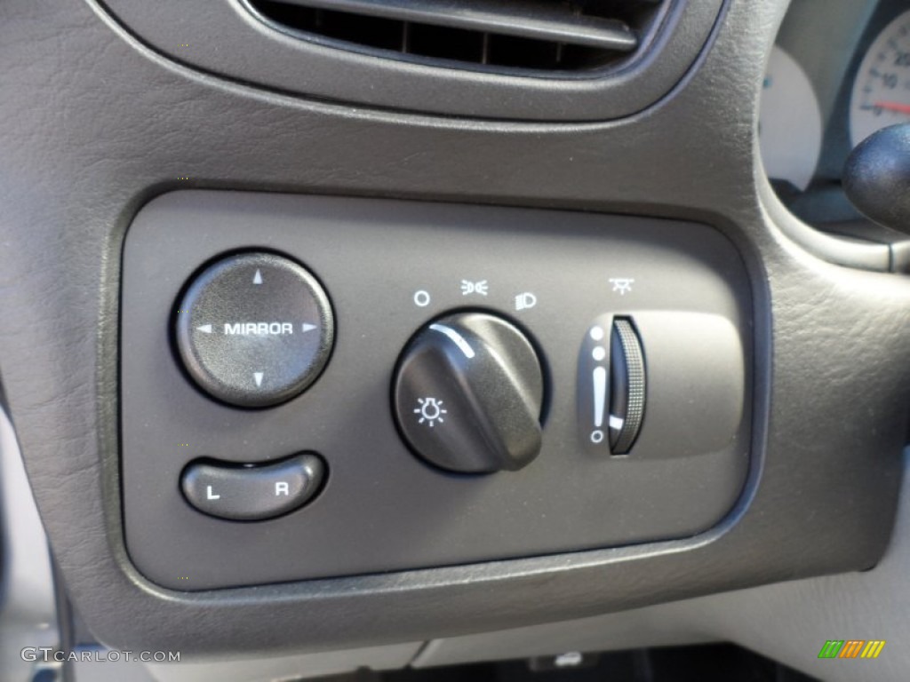 2005 Dodge Grand Caravan C-V Controls Photos