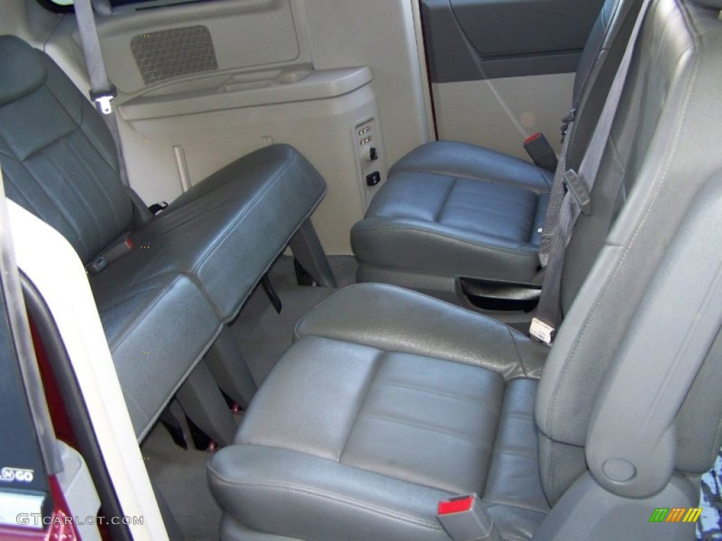 2008 Chrysler Town & Country Touring Signature Series Interior Color Photos