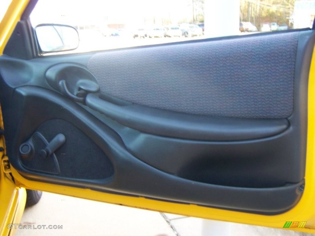 2002 Sunfire SE Coupe - Yellow / Graphite photo #12