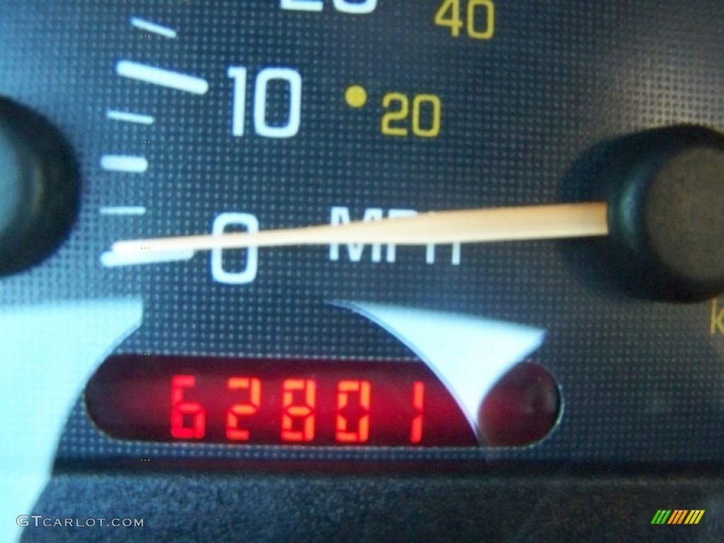 2002 Sunfire SE Coupe - Yellow / Graphite photo #16