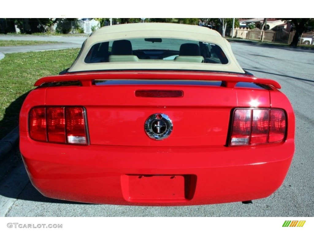 2006 Mustang V6 Premium Convertible - Torch Red / Light Parchment photo #19