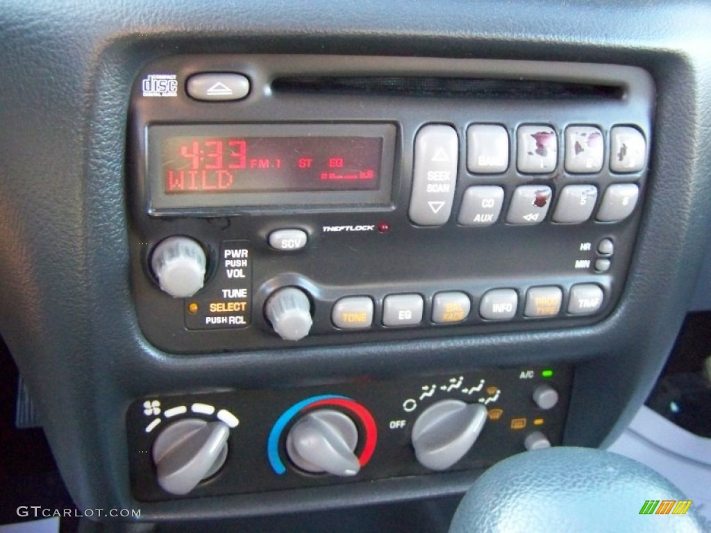 2002 Sunfire SE Coupe - Yellow / Graphite photo #22