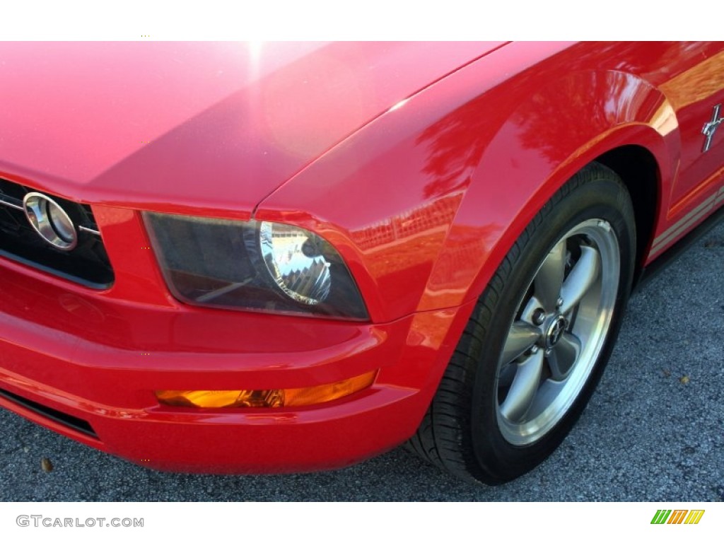 2006 Mustang V6 Premium Convertible - Torch Red / Light Parchment photo #23