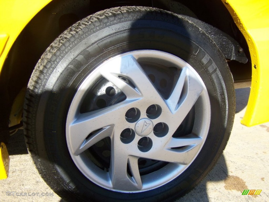 2002 Sunfire SE Coupe - Yellow / Graphite photo #29
