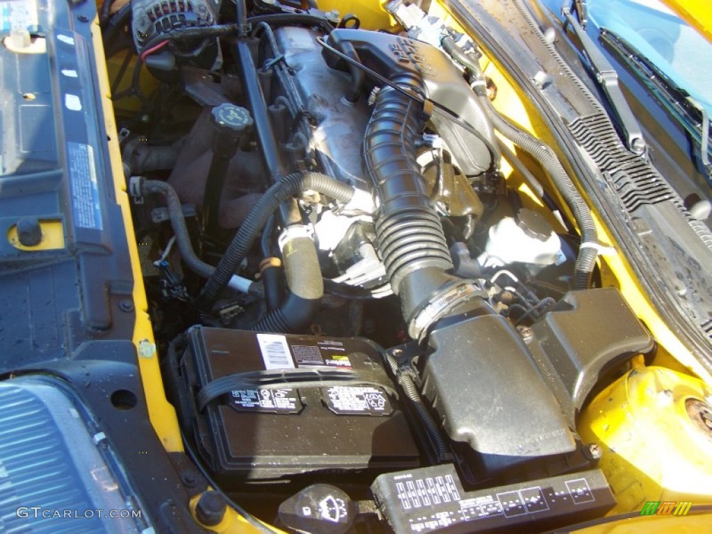 2002 Sunfire SE Coupe - Yellow / Graphite photo #31