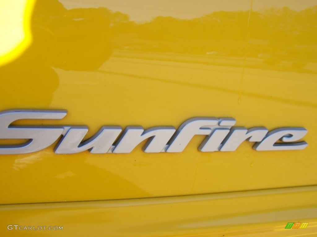 2002 Sunfire SE Coupe - Yellow / Graphite photo #37