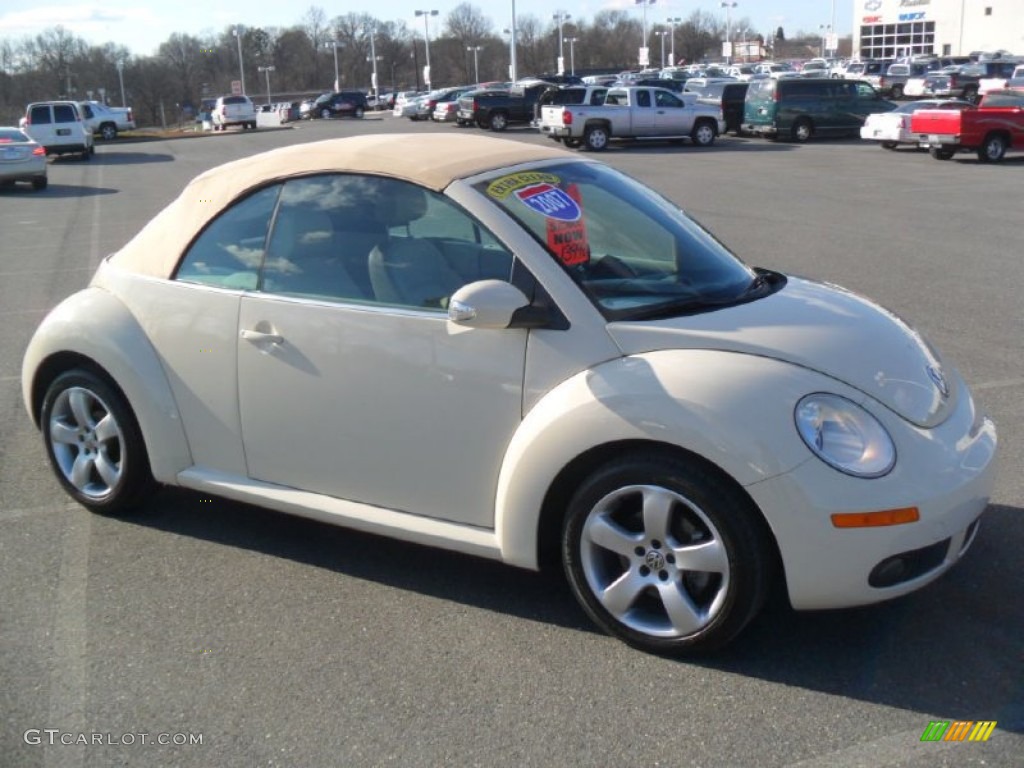 Harvest Moon Beige 2007 Volkswagen New Beetle 2.5 Convertible Exterior Photo #59114417