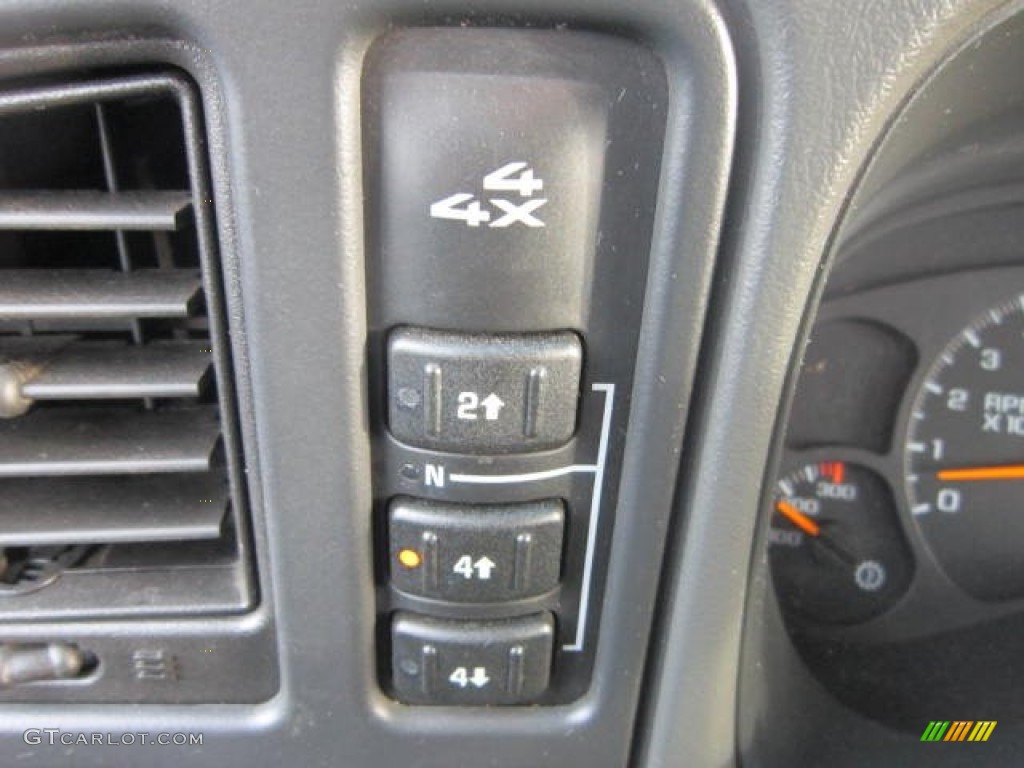 2003 Chevrolet Silverado 2500HD LS Regular Cab 4x4 Controls Photo #59120990