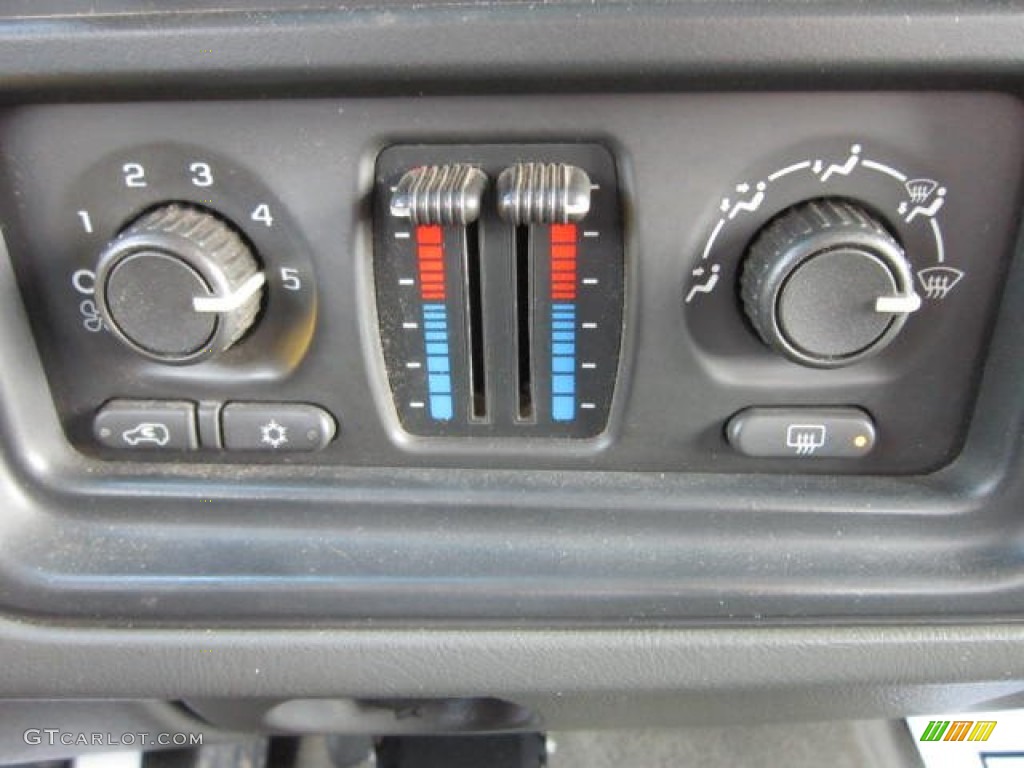 2003 Chevrolet Silverado 2500HD LS Regular Cab 4x4 Controls Photo #59121017
