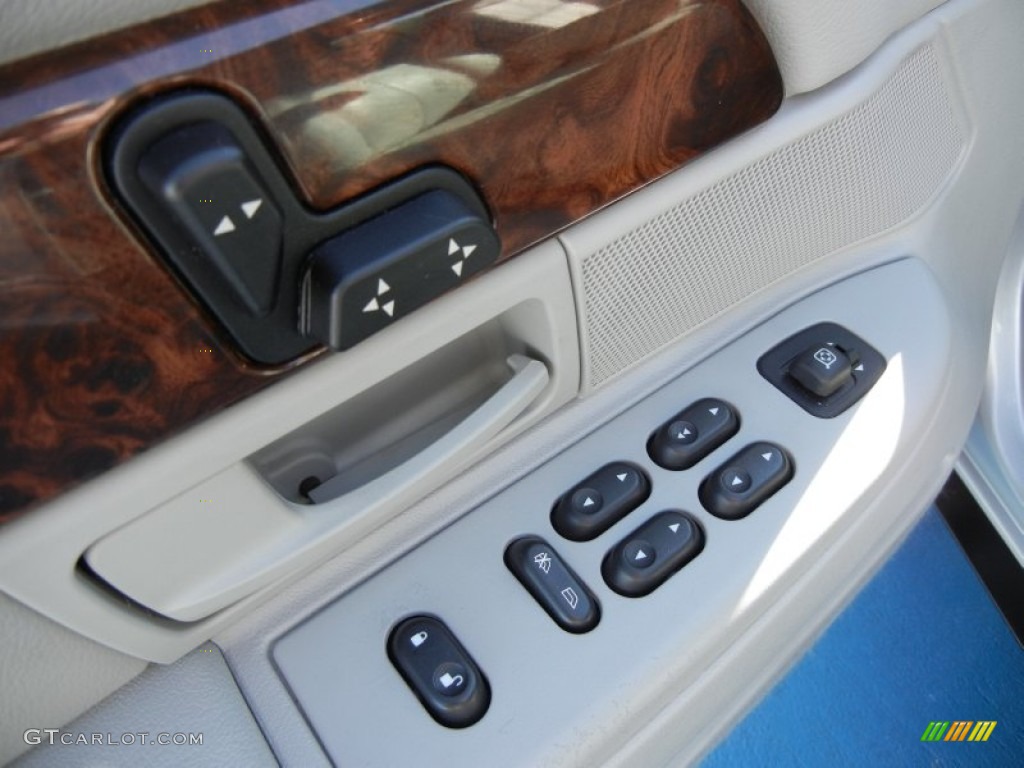 2004 Grand Marquis GS - Silver Birch Metallic / Light Flint photo #14