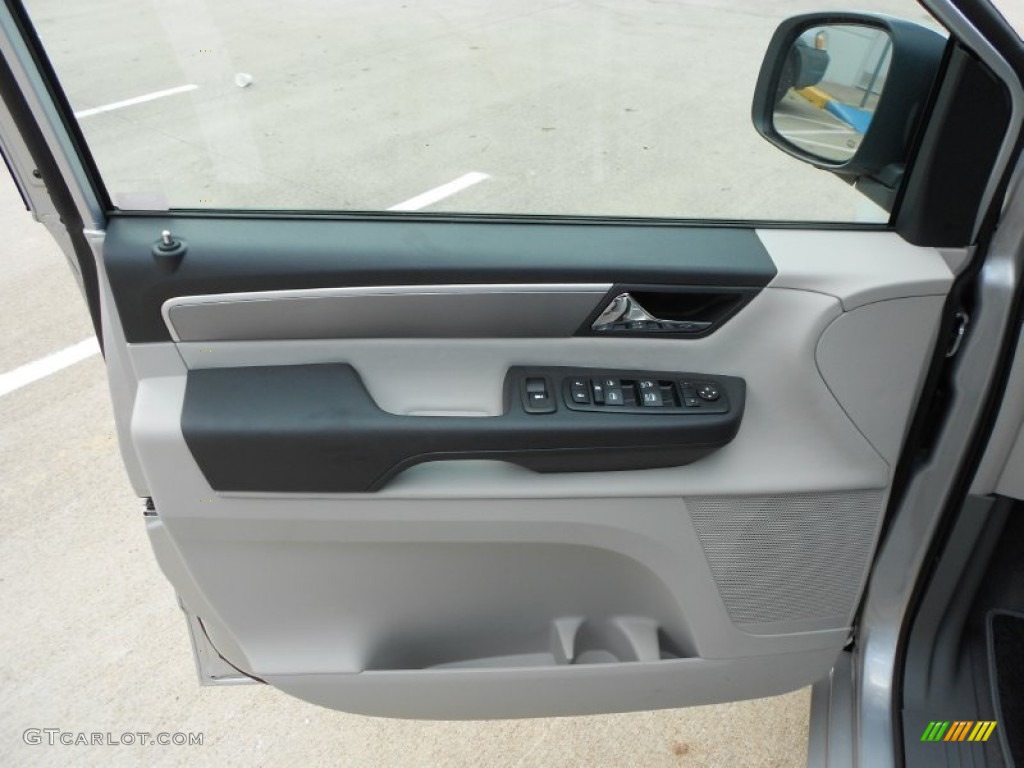 2012 Volkswagen Routan SE Aero Gray Door Panel Photo #59134898