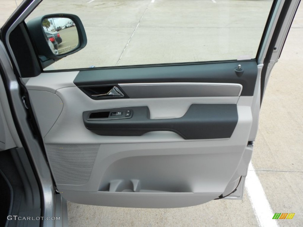 2012 Volkswagen Routan SE Aero Gray Door Panel Photo #59134916