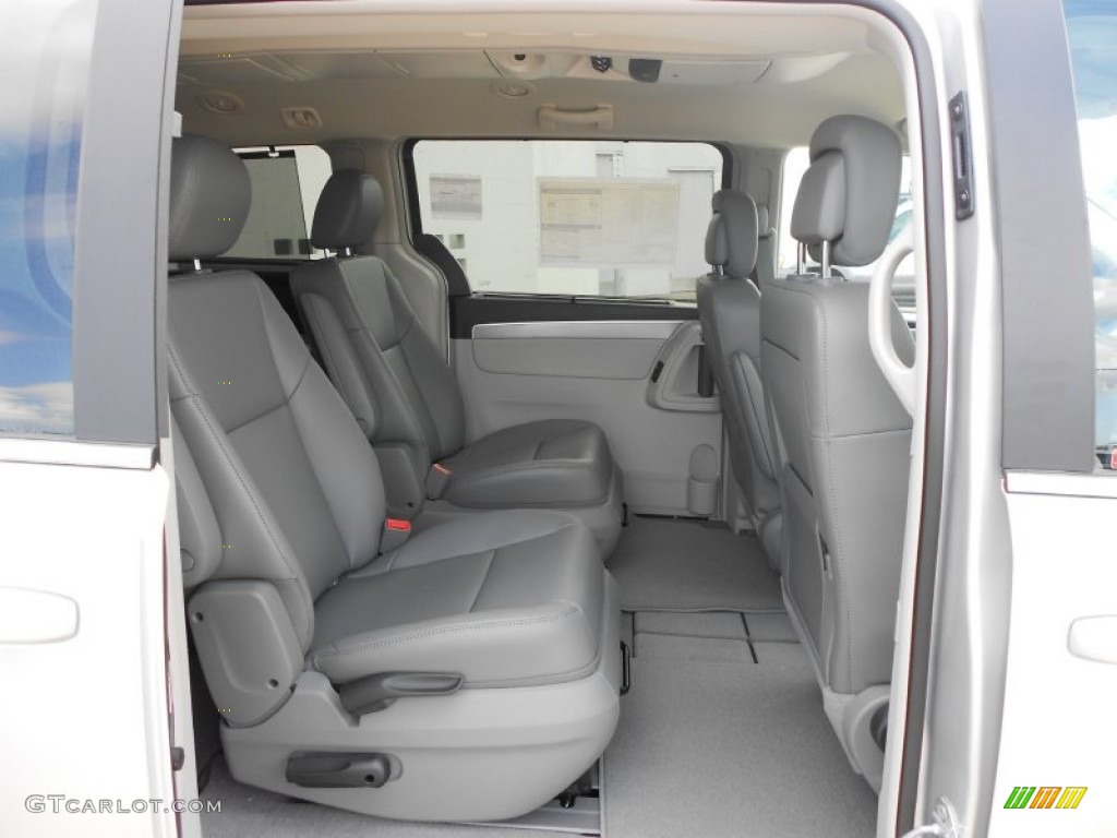 Aero Gray Interior 2012 Volkswagen Routan SE Photo #59134931