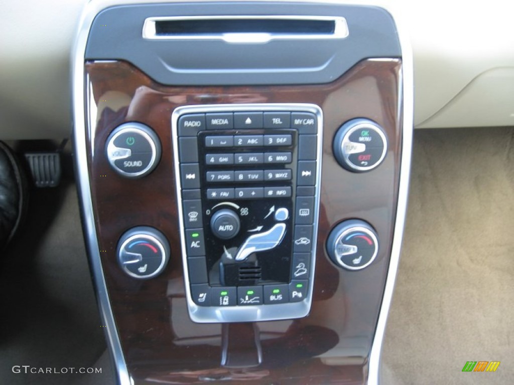 2012 Volvo XC70 3.2 AWD Controls Photo #59136605