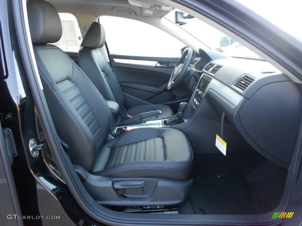 Titan Black Interior 2012 Volkswagen Passat V6 SE Photo #59137241
