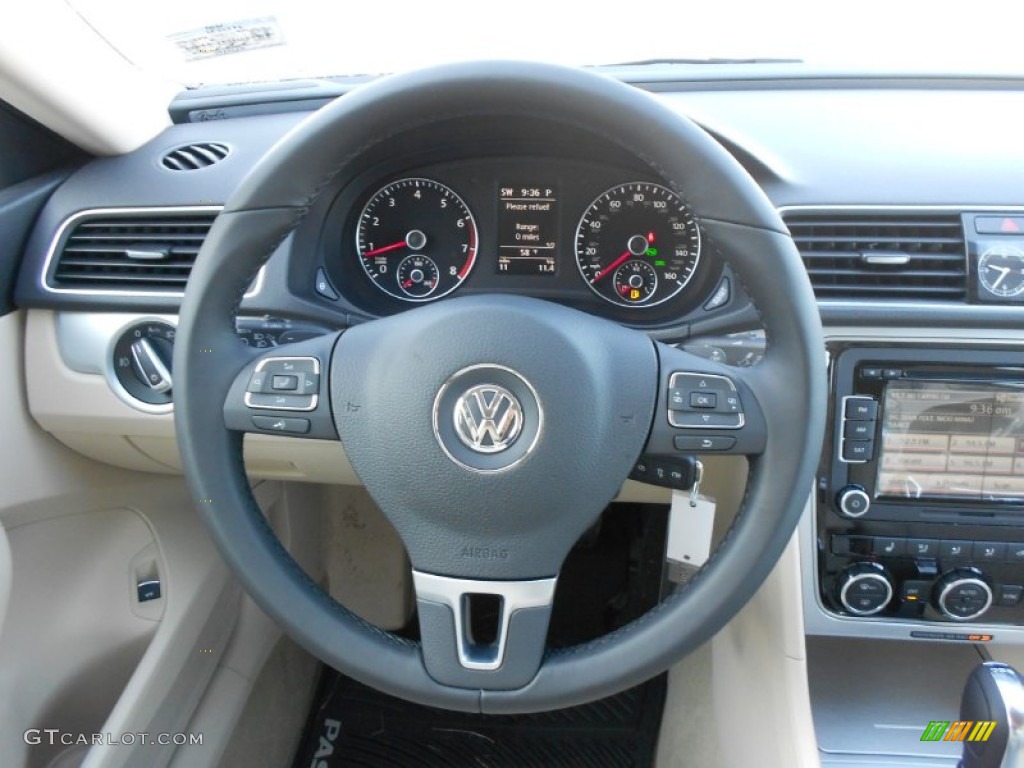 2012 Volkswagen Passat V6 SE Steering Wheel Photos
