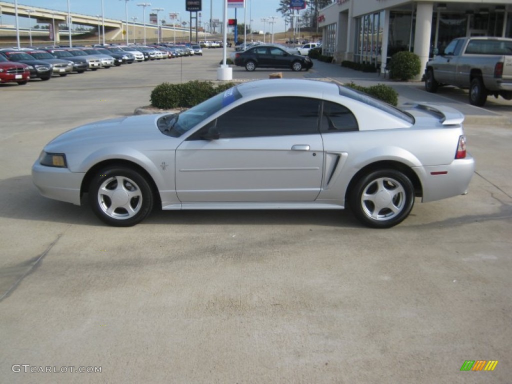 2002 Mustang V6 Coupe - Satin Silver Metallic / Dark Charcoal photo #2