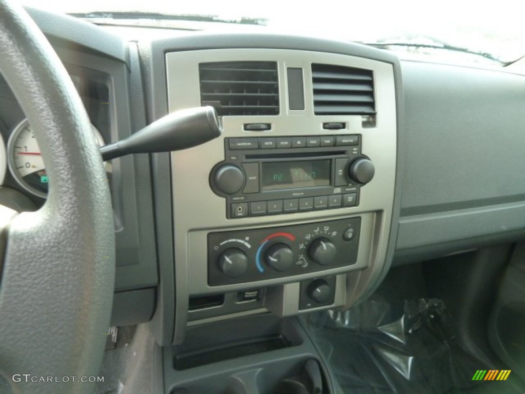 2007 Dodge Dakota SLT Quad Cab 4x4 Controls Photos