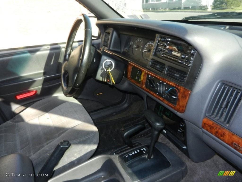 1996 Grand Cherokee Laredo 4x4 - Black / Agate photo #24