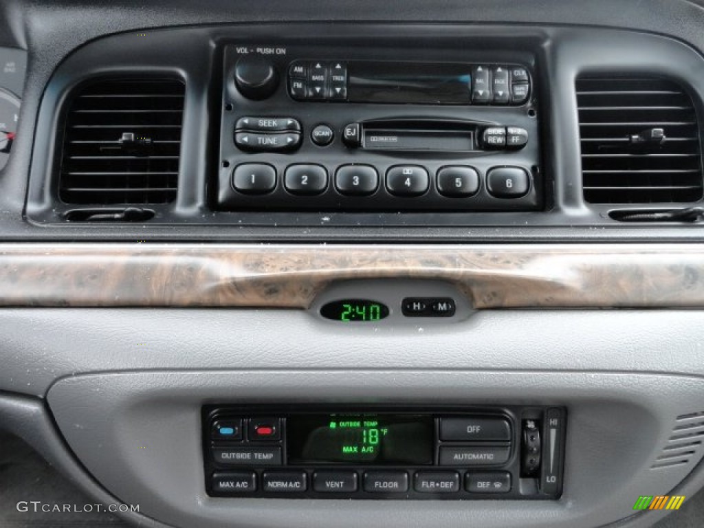 1998 Ford Crown Victoria LX Sedan Controls Photo #59145446