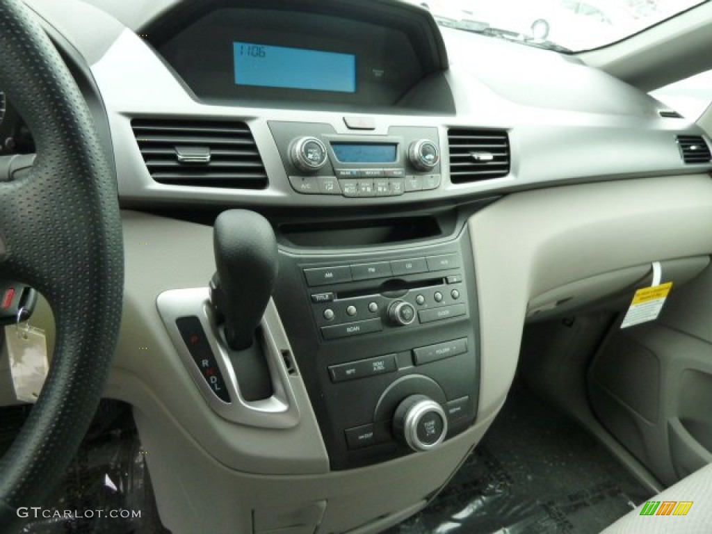 2012 Honda Odyssey LX Controls Photo #59146838