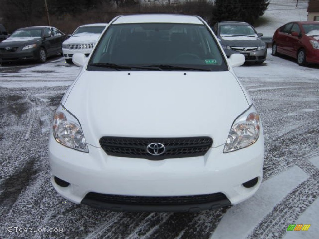 2005 Matrix XR AWD - Super White / Dark Gray photo #2