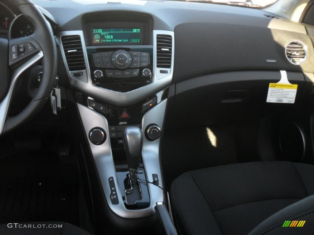 2012 Cruze LT - Summit White / Jet Black photo #16