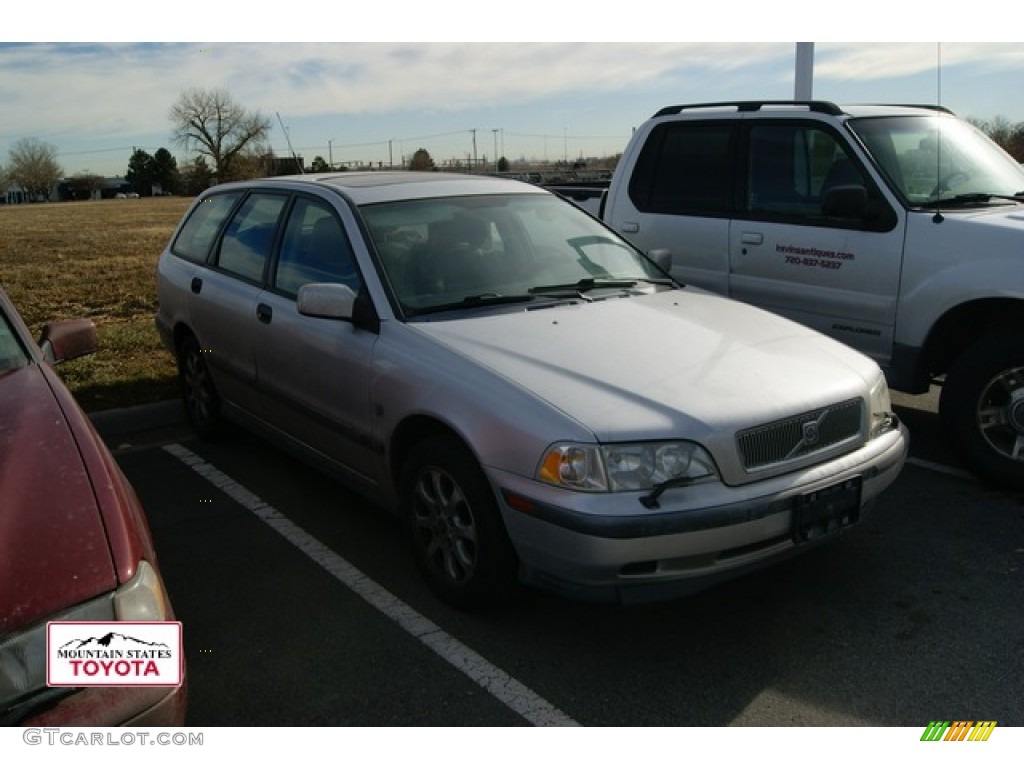 2000 V40 1.9T Wagon - Silver Metallic / Off Black photo #1
