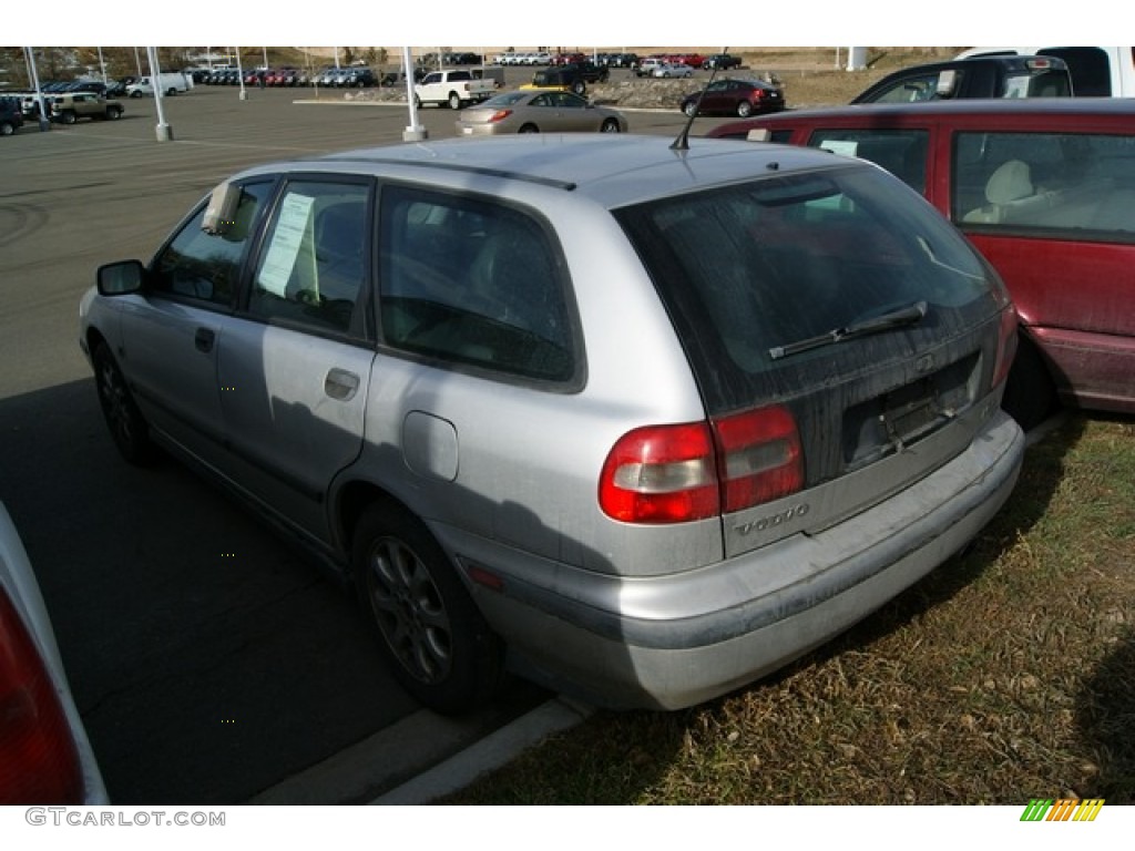 2000 V40 1.9T Wagon - Silver Metallic / Off Black photo #3