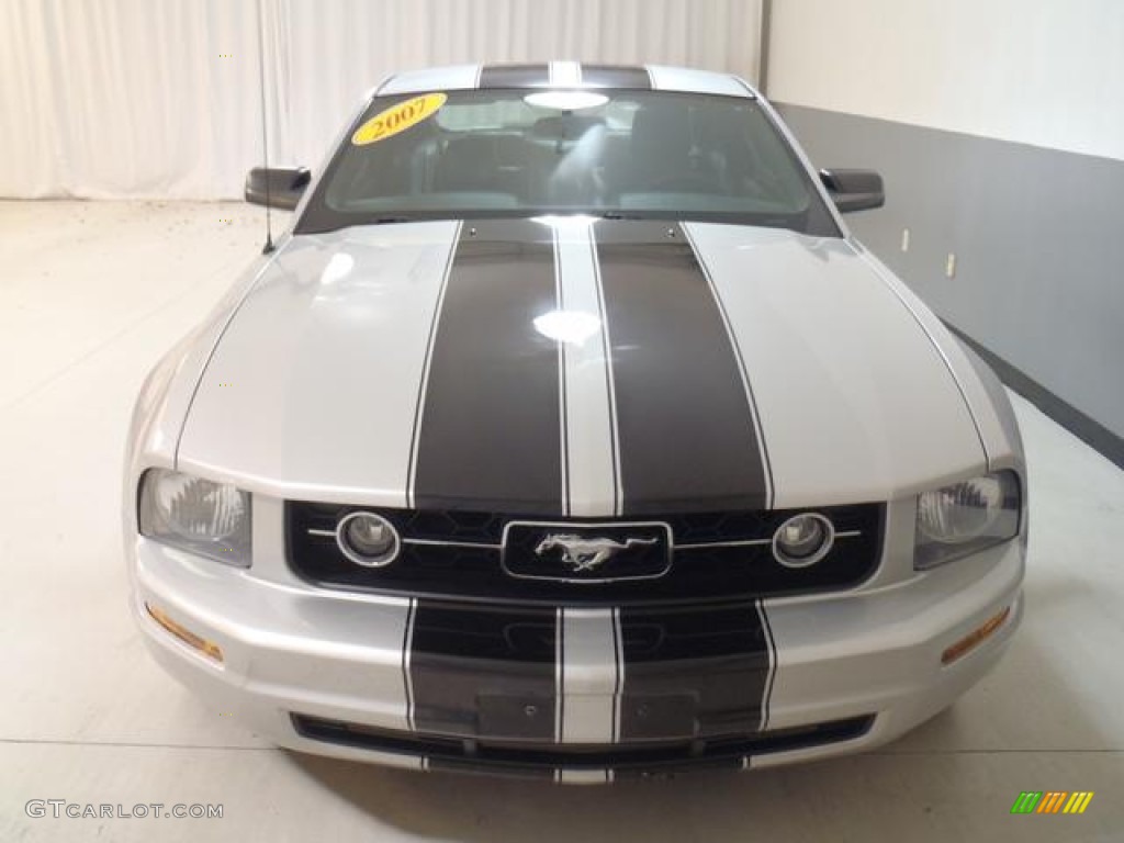 2007 Mustang V6 Premium Coupe - Satin Silver Metallic / Dark Charcoal photo #3