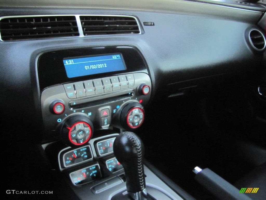 2010 Chevrolet Camaro LT/RS Coupe Controls Photo #59164865