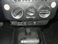 2010 Volkswagen New Beetle 2.5 Coupe Controls