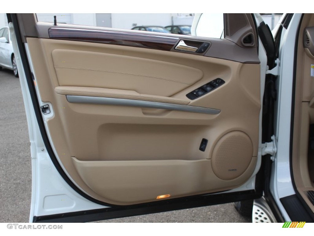 2010 Mercedes-Benz ML 550 4Matic Cashmere Door Panel Photo #59171099