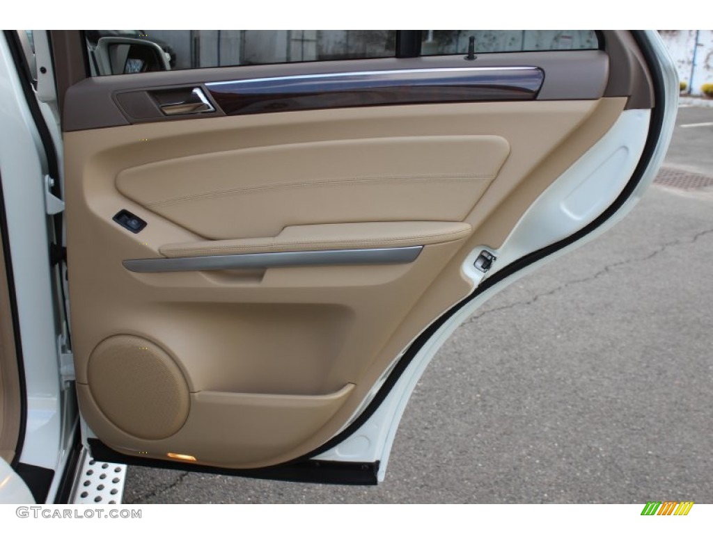 2010 Mercedes-Benz ML 550 4Matic Cashmere Door Panel Photo #59171227