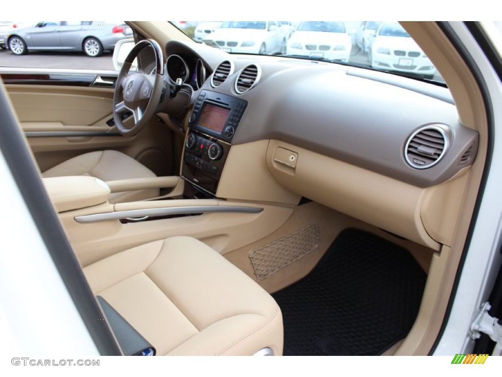 2010 Mercedes-Benz ML 550 4Matic Cashmere Dashboard Photo #59171275