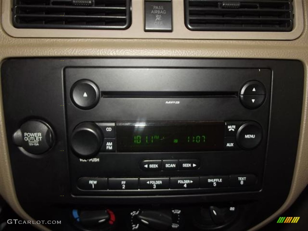 2006 Ford Focus ZXW SE Wagon Audio System Photo #59175687