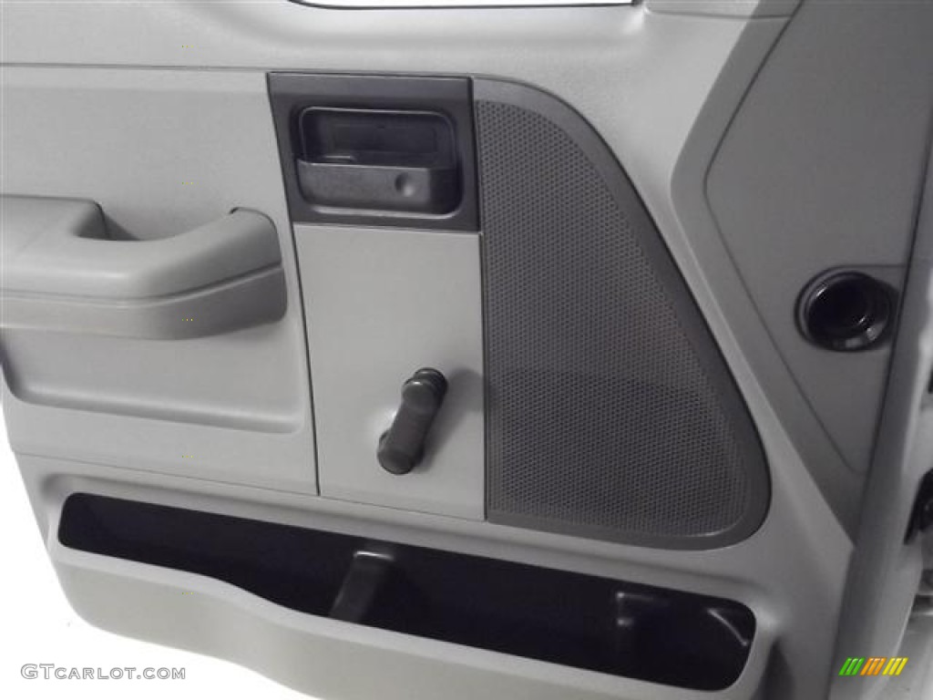 2005 F150 STX Regular Cab - Oxford White / Medium Flint Grey photo #18