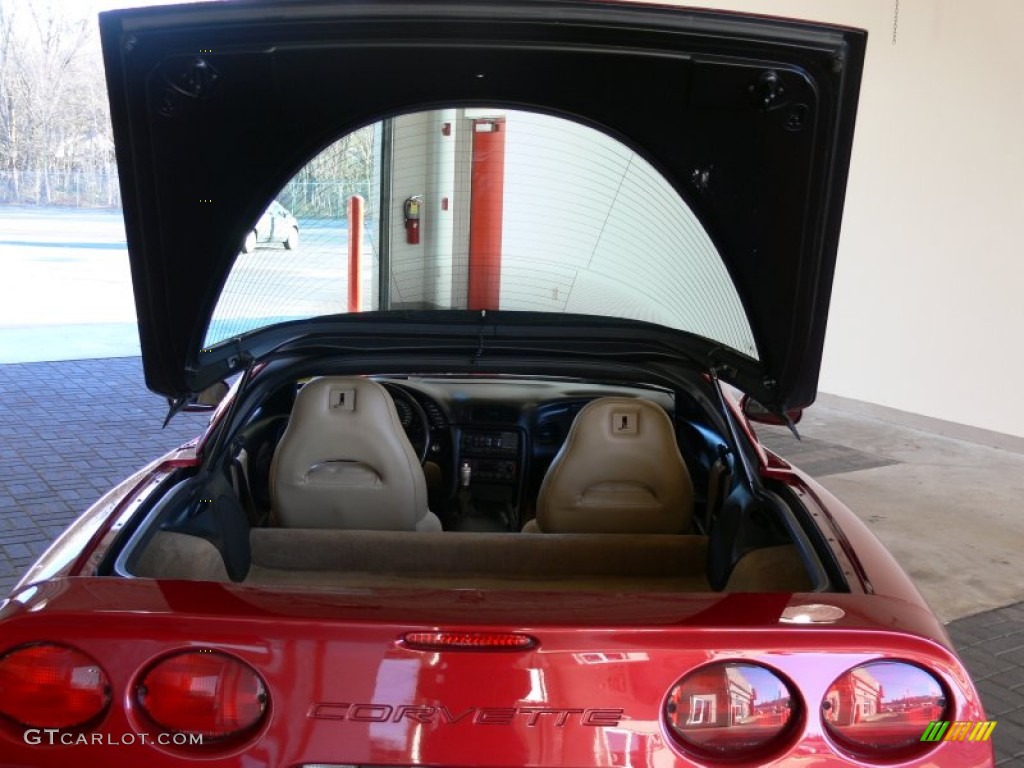 2000 Corvette Coupe - Magnetic Red Metallic / Light Oak photo #15