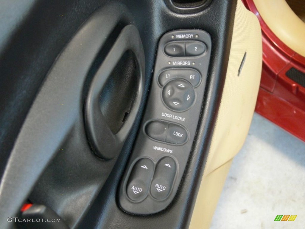 2000 Chevrolet Corvette Coupe Controls Photo #59180384