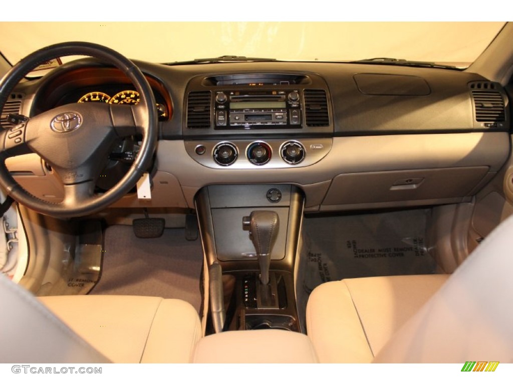 2005 Camry SE V6 - Super White / Taupe photo #11