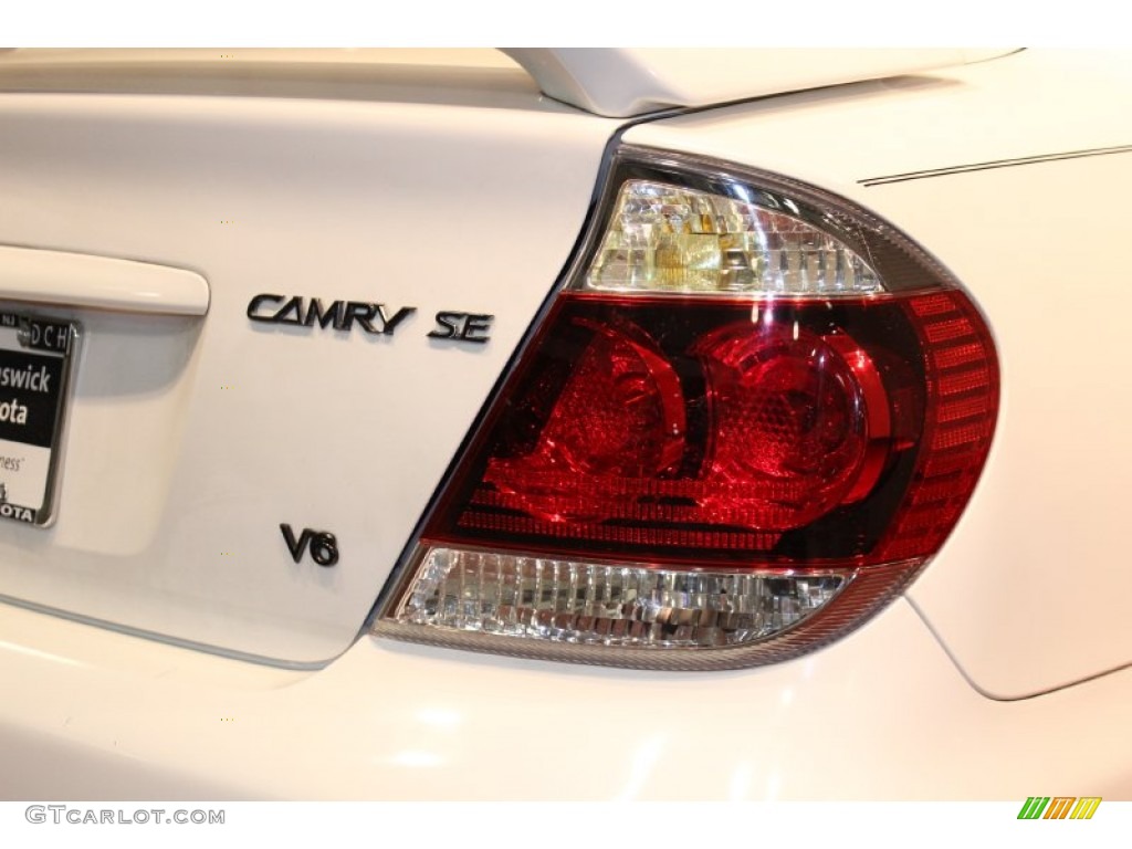 2005 Camry SE V6 - Super White / Taupe photo #17