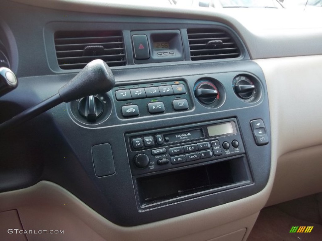 2002 Honda Odyssey LX Controls Photos
