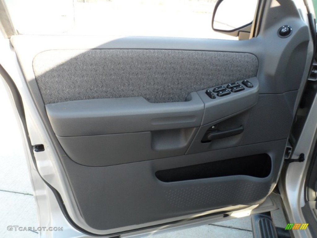 2003 Ford Explorer XLS Door Panel Photos